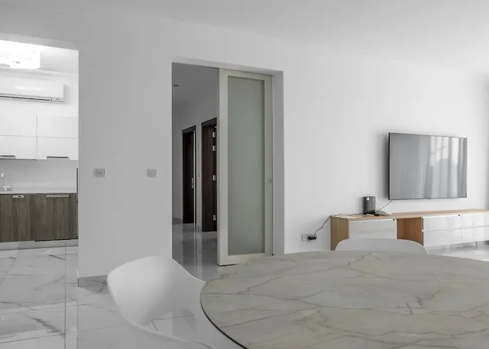 Appartement Seafront Elegance With Pool