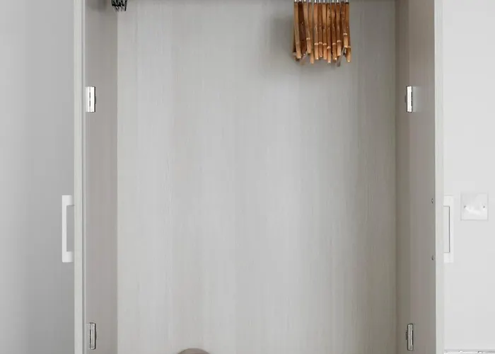 アパート Seafront Elegance With Pool