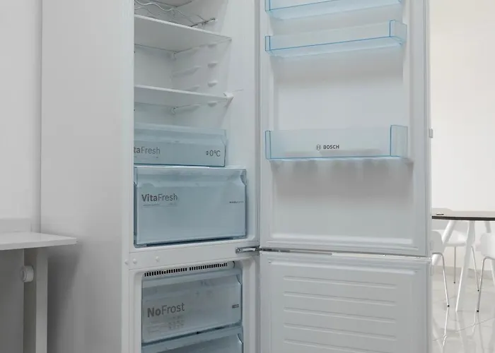 アパート Seafront Elegance With Pool *