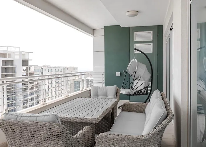 Seafront Elegance With Pool * Sliema