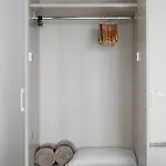 Apartmán Seafront Elegance With Pool