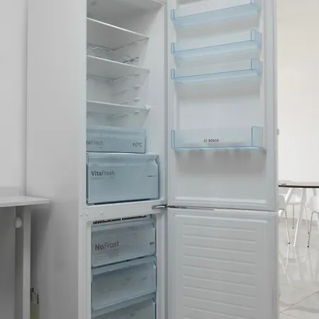 アパート Seafront Elegance With Pool *