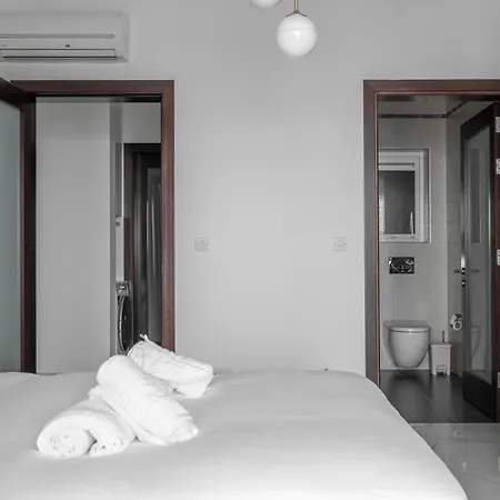 Апартаменты Seafront Elegance With Pool