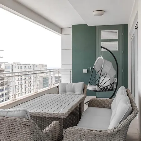 Seafront Elegance With Pool * Sliema