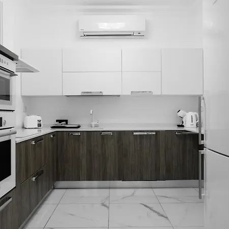 Seafront Elegance With Pool