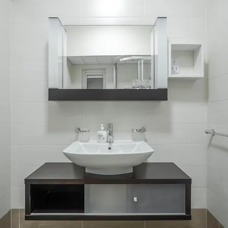 Apartman Seafront Elegance With Pool *