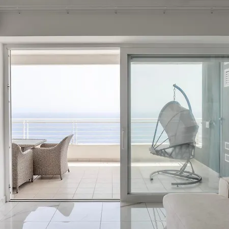 Seafront Elegance With Pool Sliema