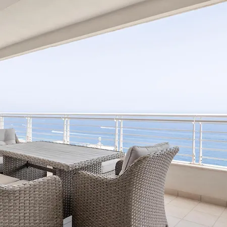 Seafront Elegance With Pool * Sliema