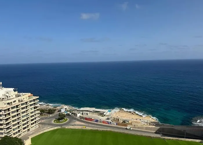 Seafront Elegance With Pool