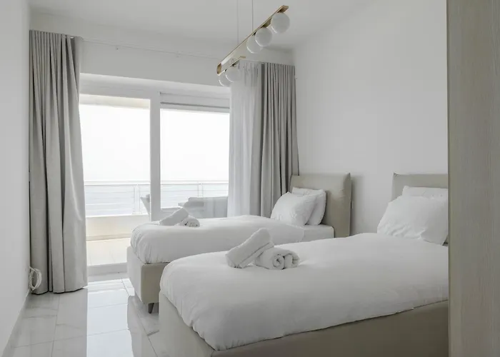 Апартаменты Seafront Elegance With Pool Слима