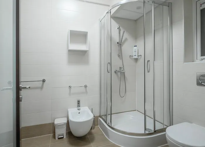 Seafront Elegance With Pool