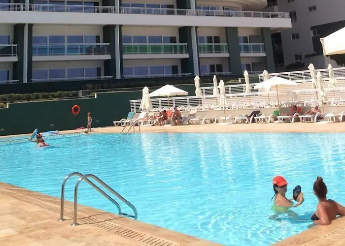 Апартаменты Seafront Elegance With Pool Слима