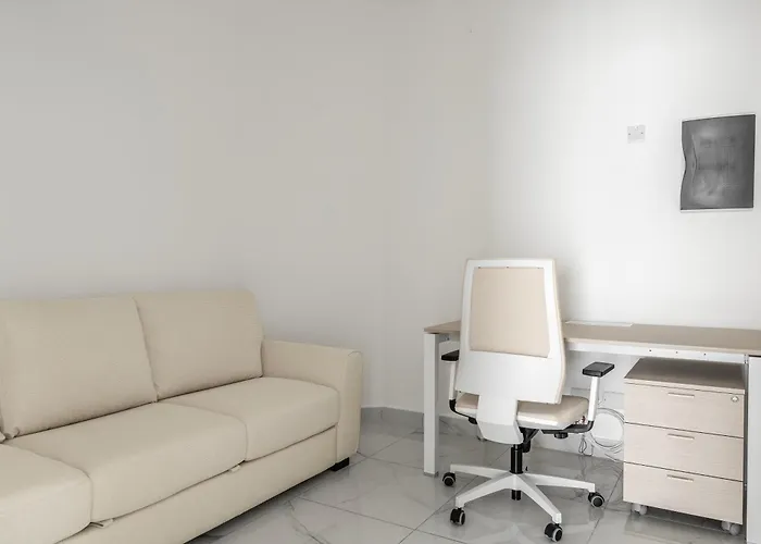 Seafront Elegance With Pool