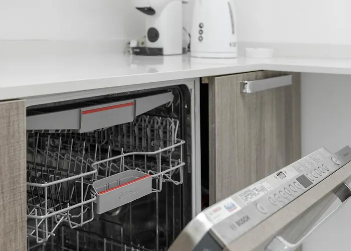 Seafront Elegance With Pool *