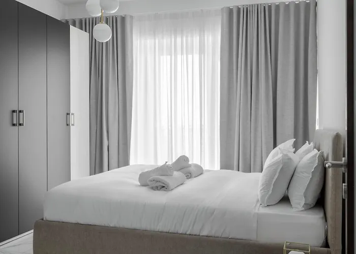 Apartmán Seafront Elegance With Pool *