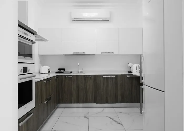 Seafront Elegance With Pool