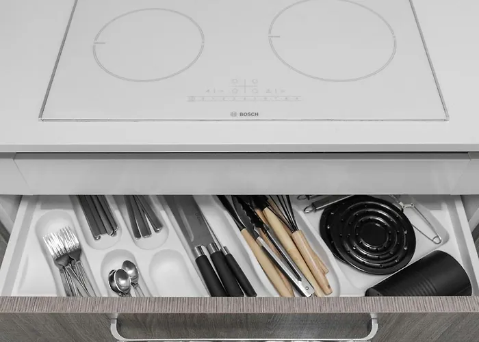 Апартаменты Seafront Elegance With Pool Слима